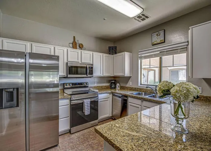 Modern 2br With Pool And Parking In * Scottsdale