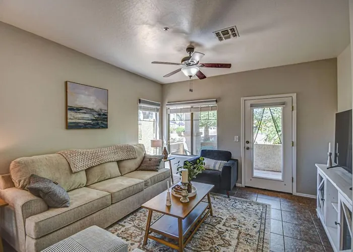 Modern 2br With Pool And Parking In * Scottsdale