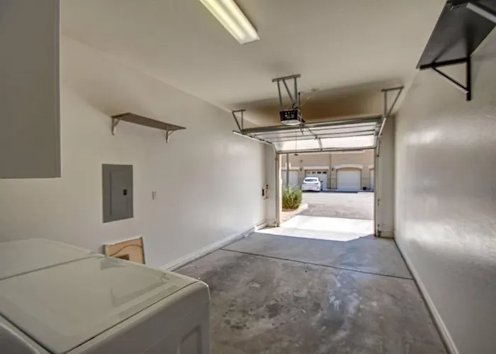 Modern 2br With Pool And Parking In Scottsdale