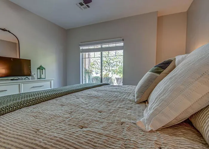 Modern 2br With Pool And Parking In *