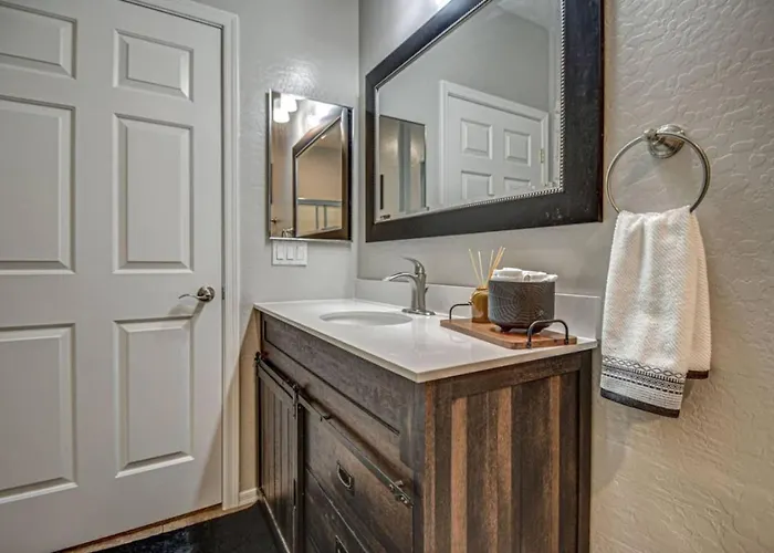Modern 2br With Pool And Parking In Scottsdale