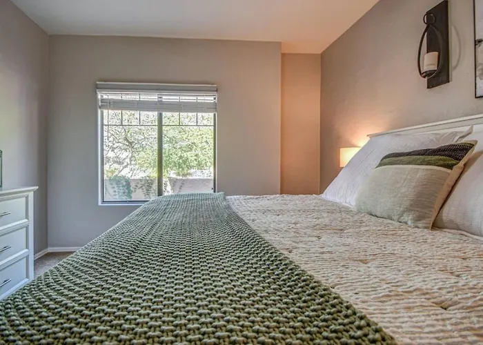 Modern 2br With Pool And Parking In *
