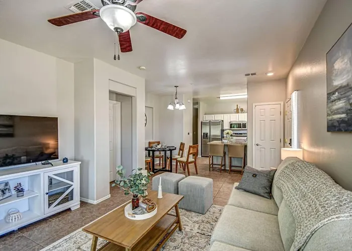 Apartment Modern 2br With Pool And Parking In Scottsdale