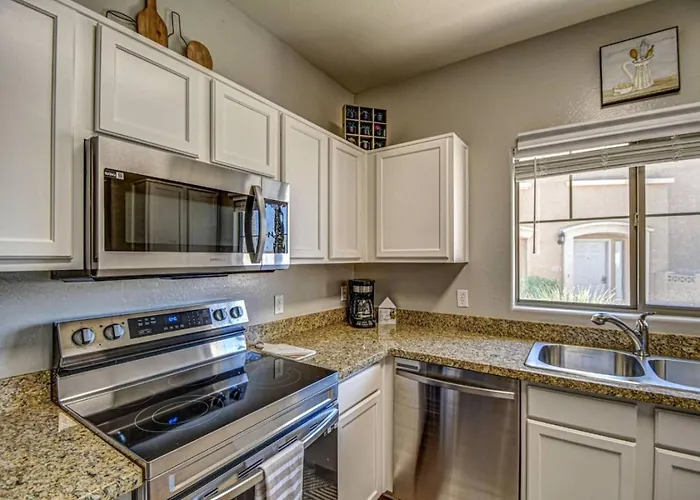 Modern 2br With Pool And Parking In *